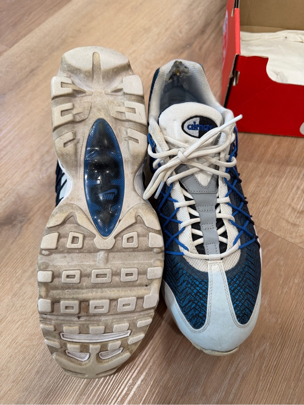 Nike Men’s Air Max 95 White and Blue Lace-Up Sneakers - Picture 4 of 5